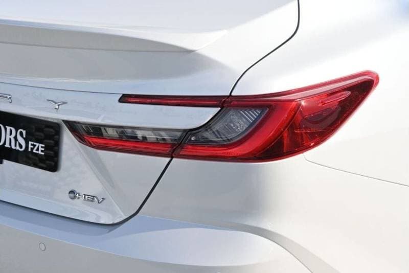 2025 Toyota Camry LE HEV thumbnail 8