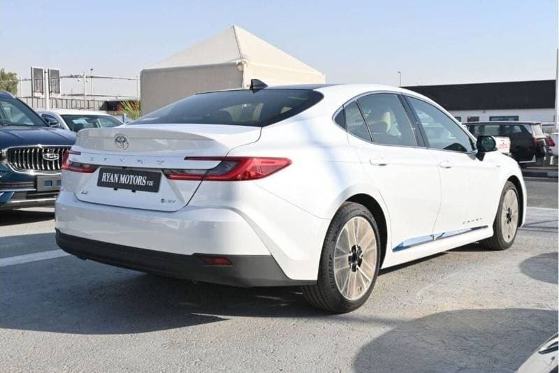 2025 Toyota Camry LE HEV thumbnail 7