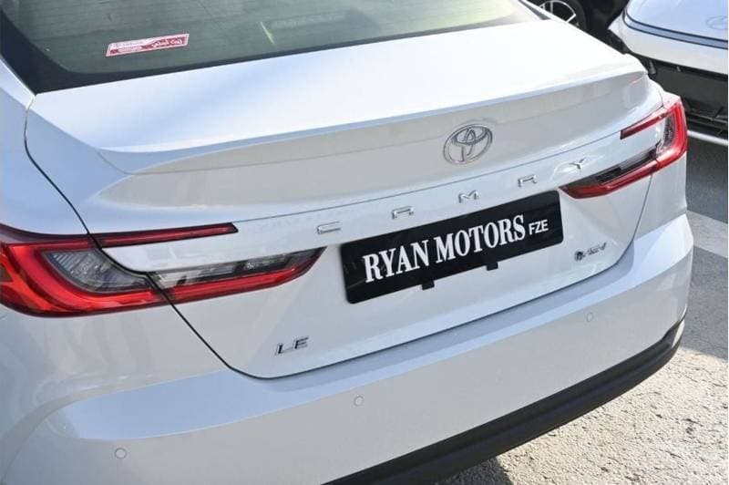 2025 Toyota Camry LE HEV thumbnail 6