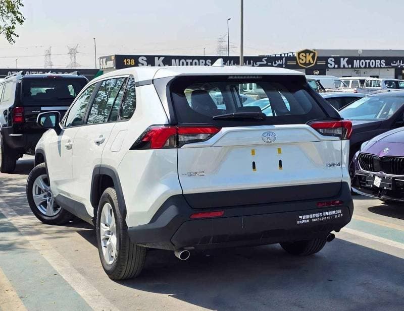 2025 Toyota RAV4 RAV4 thumbnail 6