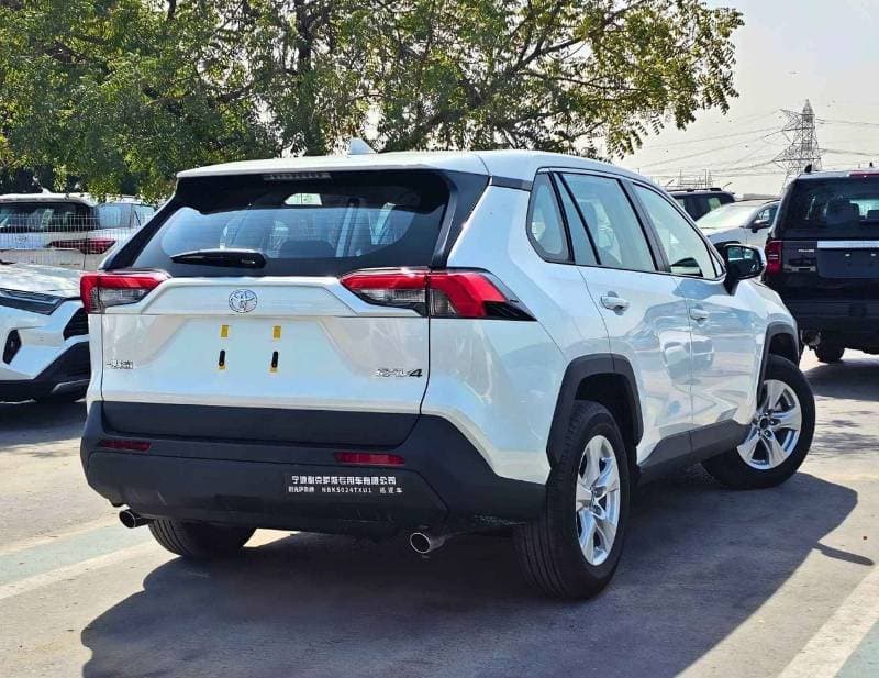 2025 Toyota RAV4 RAV4 thumbnail 5