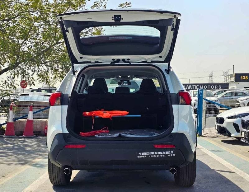 2025 Toyota RAV4 RAV4 thumbnail 7