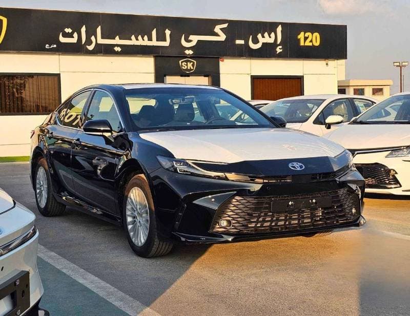 2025 Toyota Camry LE thumbnail 3