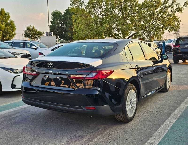 2025 Toyota Camry LE thumbnail 5