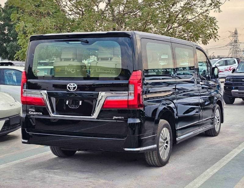 2026 Toyota Granvia PREMIUM thumbnail 5