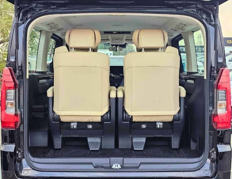 2026 Toyota Granvia PREMIUM thumbnail 8