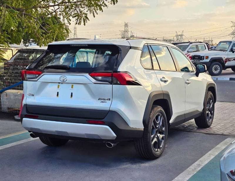 2025 Toyota RAV4 ADVENTURE thumbnail 5