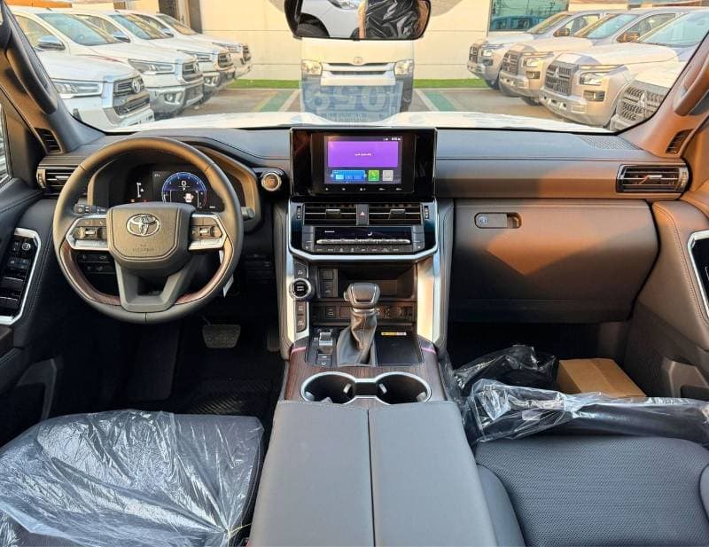 2025 Toyota Land Cruiser GXR thumbnail 3