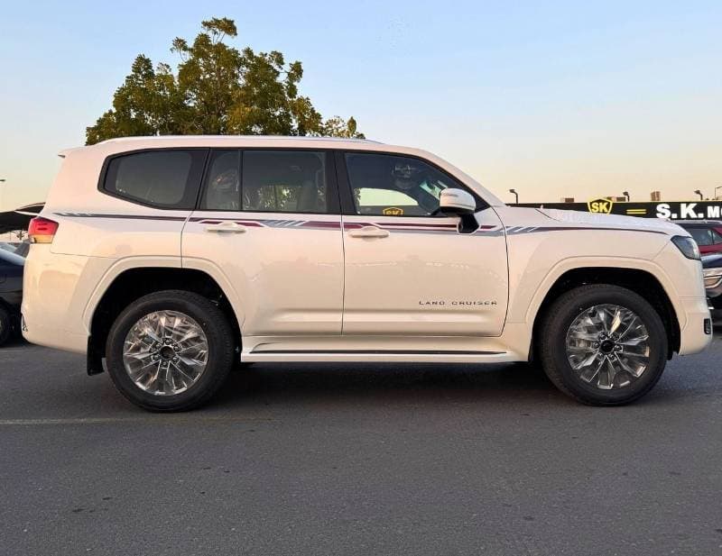 2025 Toyota Land Cruiser GXR thumbnail 4