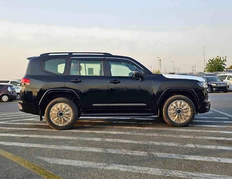 2024 Toyota Land Cruiser GXR thumbnail 4