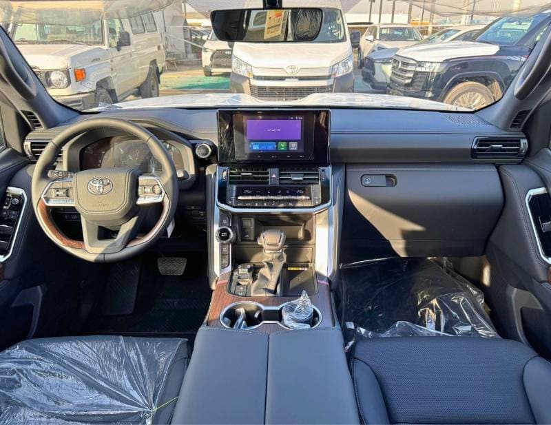 2025 Toyota Land Cruiser GXR thumbnail 3