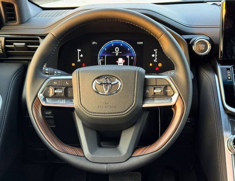 2025 Toyota Land Cruiser GXR thumbnail 7