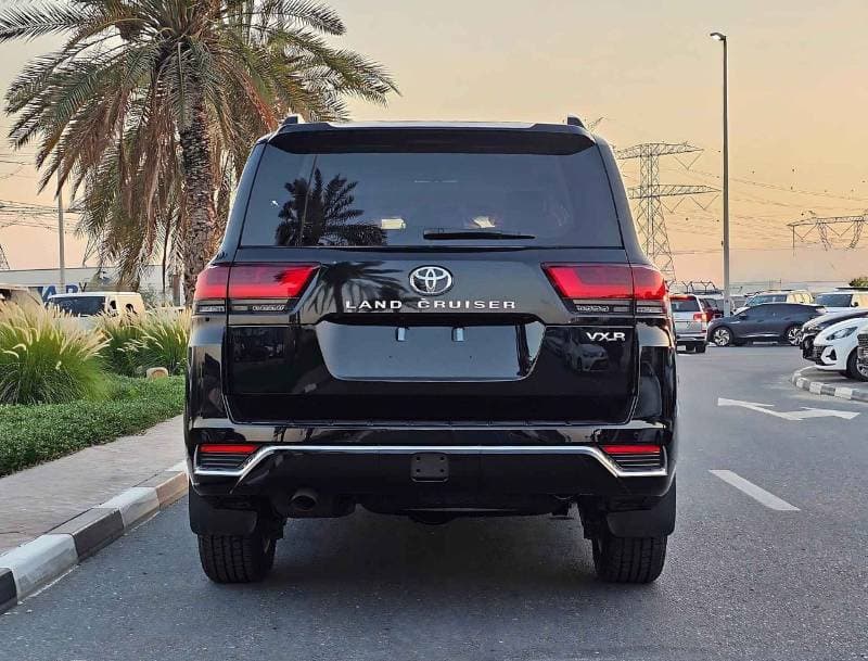 2025 Toyota Land Cruiser VXR thumbnail 3