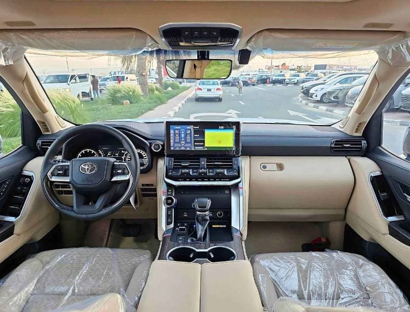 2025 Toyota Land Cruiser VXR thumbnail 4