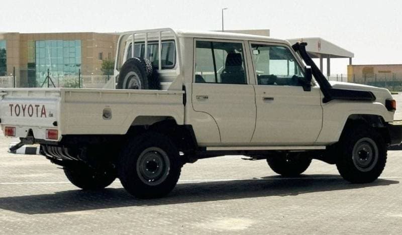 2025 Toyota Land Cruiser Pick Up thumbnail 3