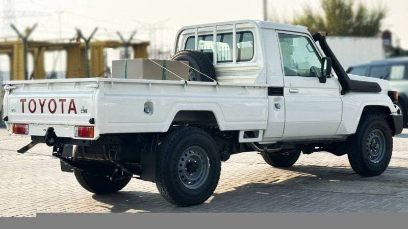 2024 Toyota Land Cruiser Pick Up thumbnail 5