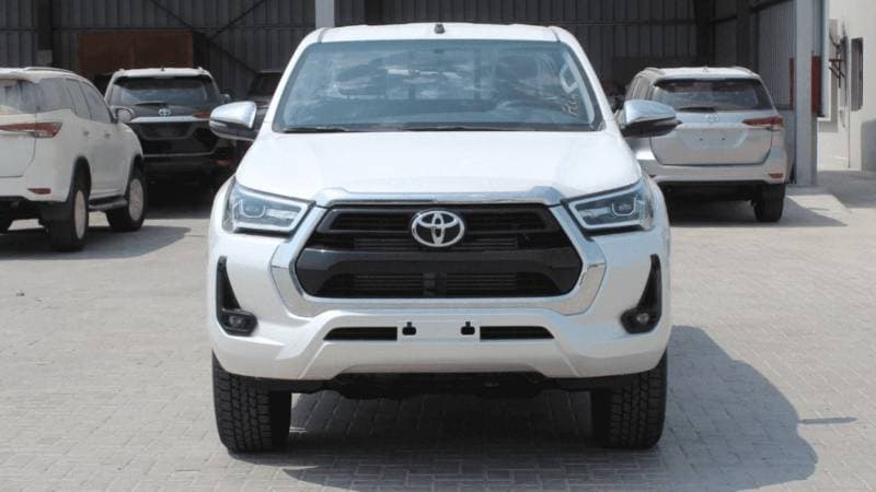 2023 Toyota Hilux SGLX thumbnail 2