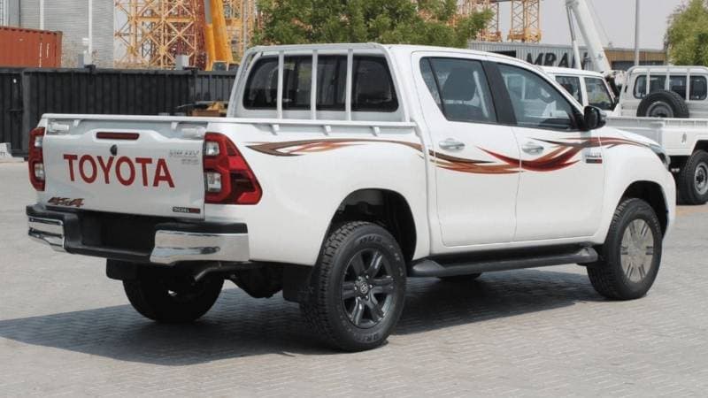 2023 Toyota Hilux SGLX thumbnail 3