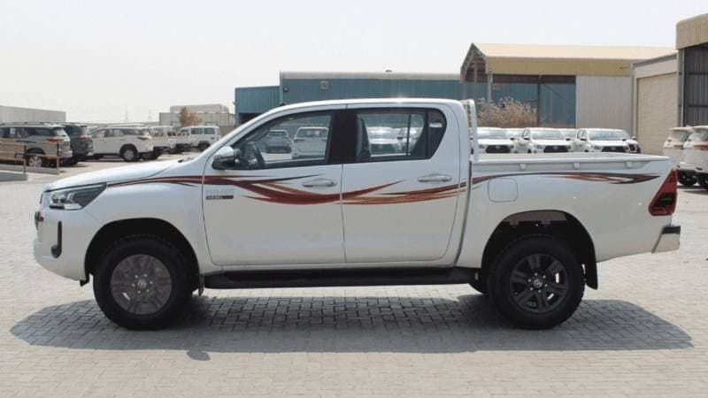 2023 Toyota Hilux SGLX thumbnail 4