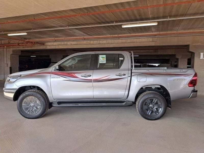 2024 Toyota Hilux SGLX thumbnail 2