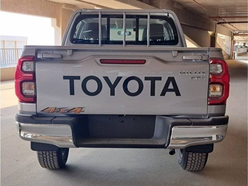2024 Toyota Hilux SGLX thumbnail 3