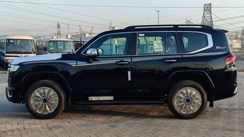 2024 Toyota Land Cruiser VX thumbnail 7