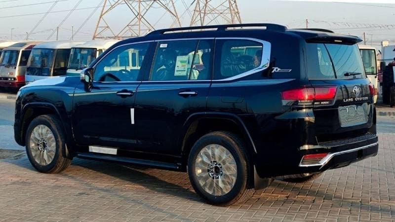 2024 Toyota Land Cruiser VX thumbnail 6