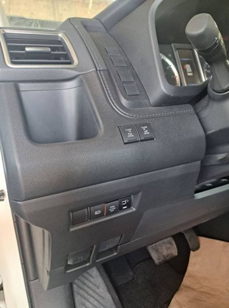 2023 Toyota Granvia PREMIUM thumbnail 7