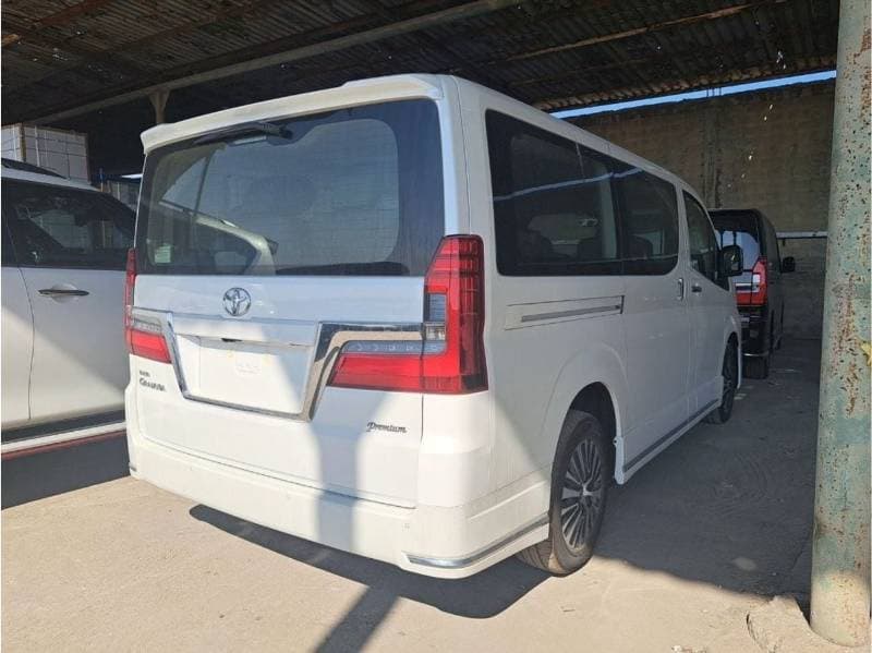 2023 Toyota Granvia PREMIUM thumbnail 4