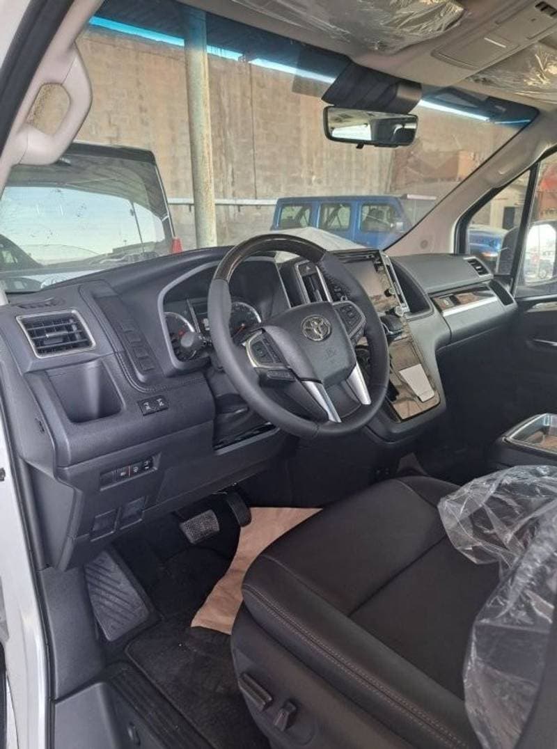 2023 Toyota Granvia PREMIUM thumbnail 5