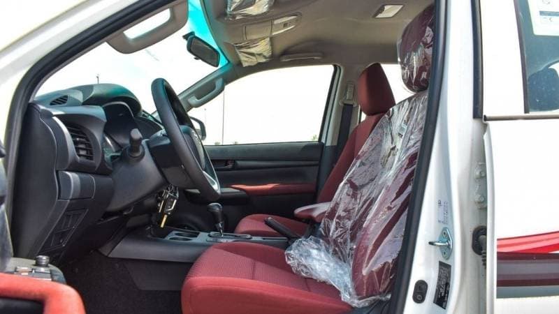 2024 Toyota Hilux SGLX thumbnail 4
