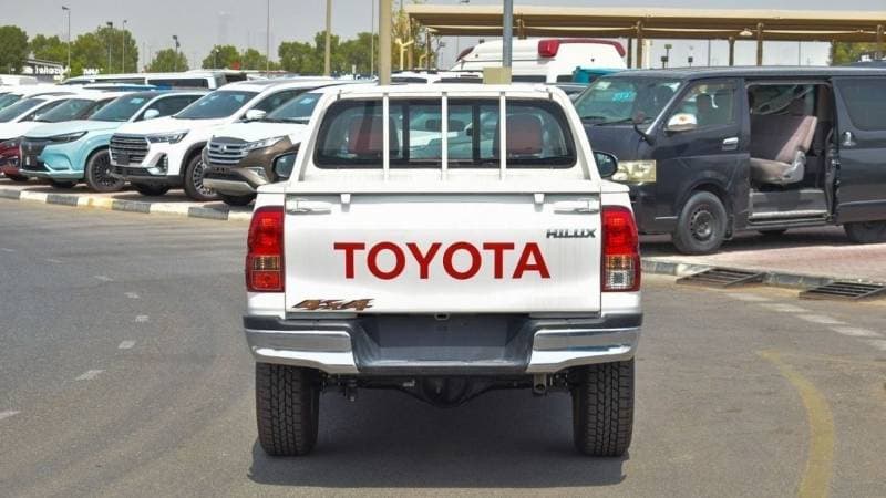 2024 Toyota Hilux SGLX thumbnail 7