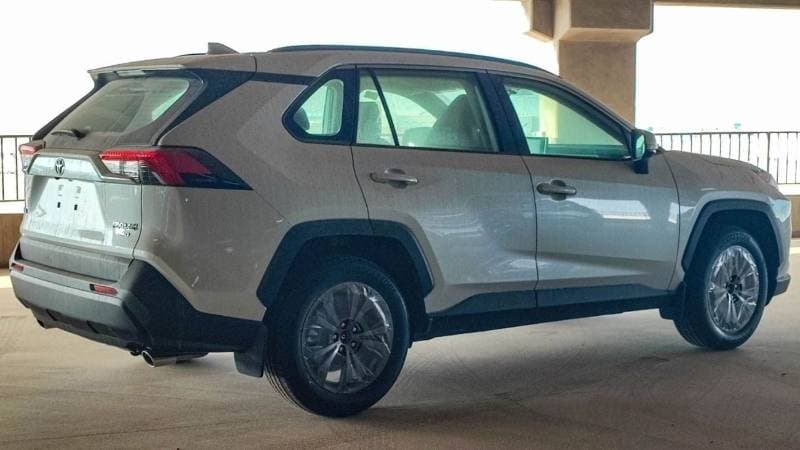 2023 Toyota RAV4 EXR thumbnail 4