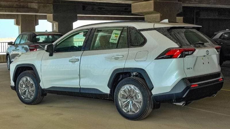 2023 Toyota RAV4 EXR thumbnail 6