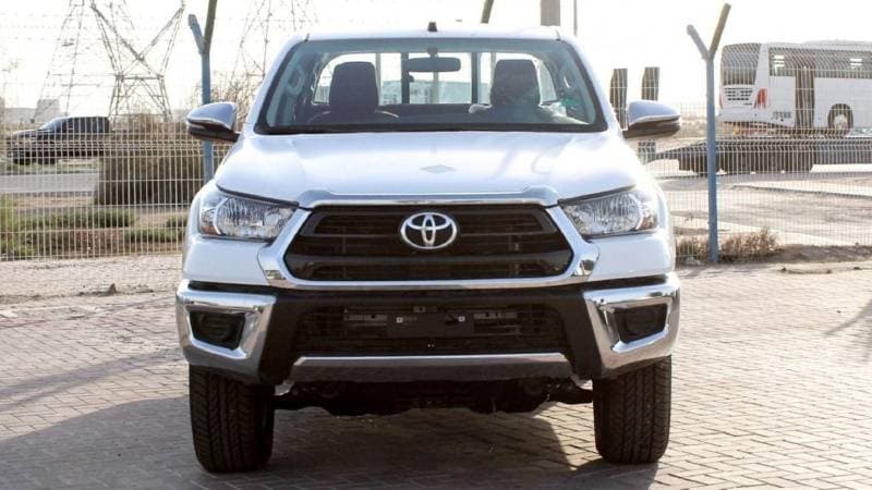 2024 Toyota Hilux GLX thumbnail 2
