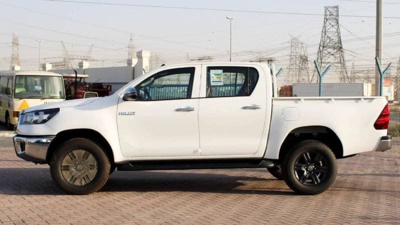 2024 Toyota Hilux GLX thumbnail 4