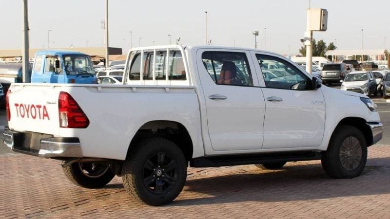 2024 Toyota Hilux GLX thumbnail 8