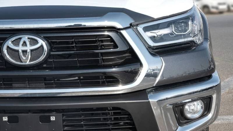 2023 Toyota Hilux SGLX thumbnail 5