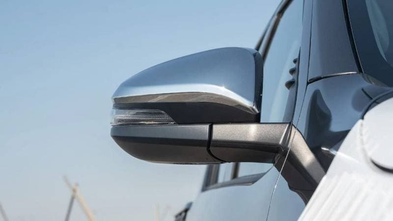 2023 Toyota Hilux SGLX thumbnail 7
