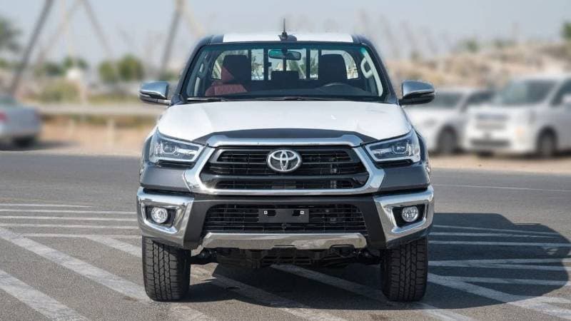 2023 Toyota Hilux SGLX thumbnail 2