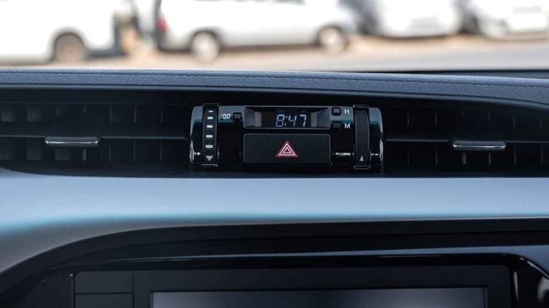 2023 Toyota Hilux SGLX thumbnail 8