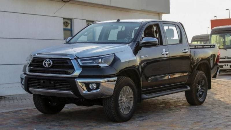 2024 Toyota Hilux SGLX thumbnail 2