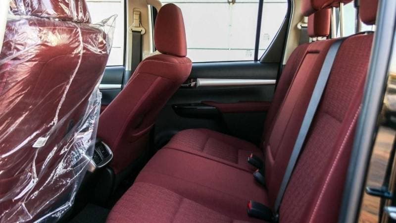 2024 Toyota Hilux SGLX thumbnail 6