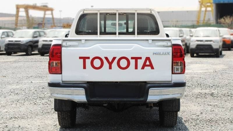 2023 Toyota Hilux GL thumbnail 5