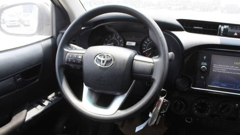 2023 Toyota Hilux GL thumbnail 8