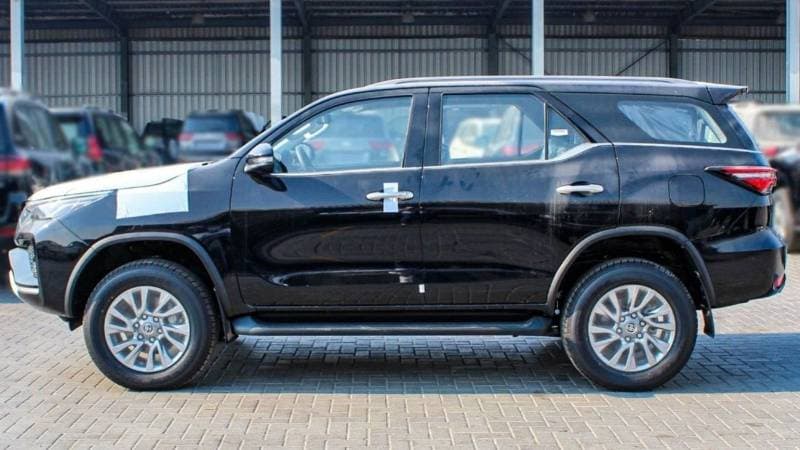 2024 Toyota Fortuner VX2 thumbnail 8
