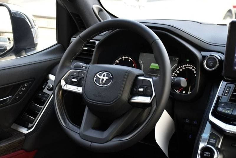 2026 Toyota Land Cruiser VXR thumbnail 4