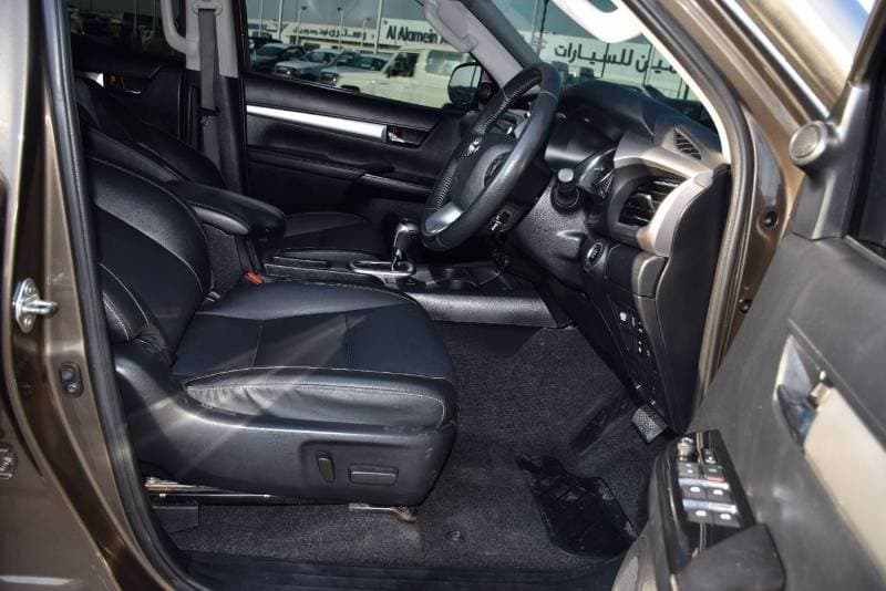 2022 Toyota Hilux thumbnail 5