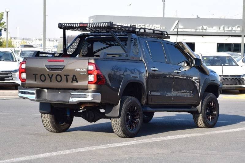 2022 Toyota Hilux thumbnail 2