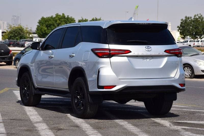 2023 Toyota Fortuner GX2 thumbnail 4